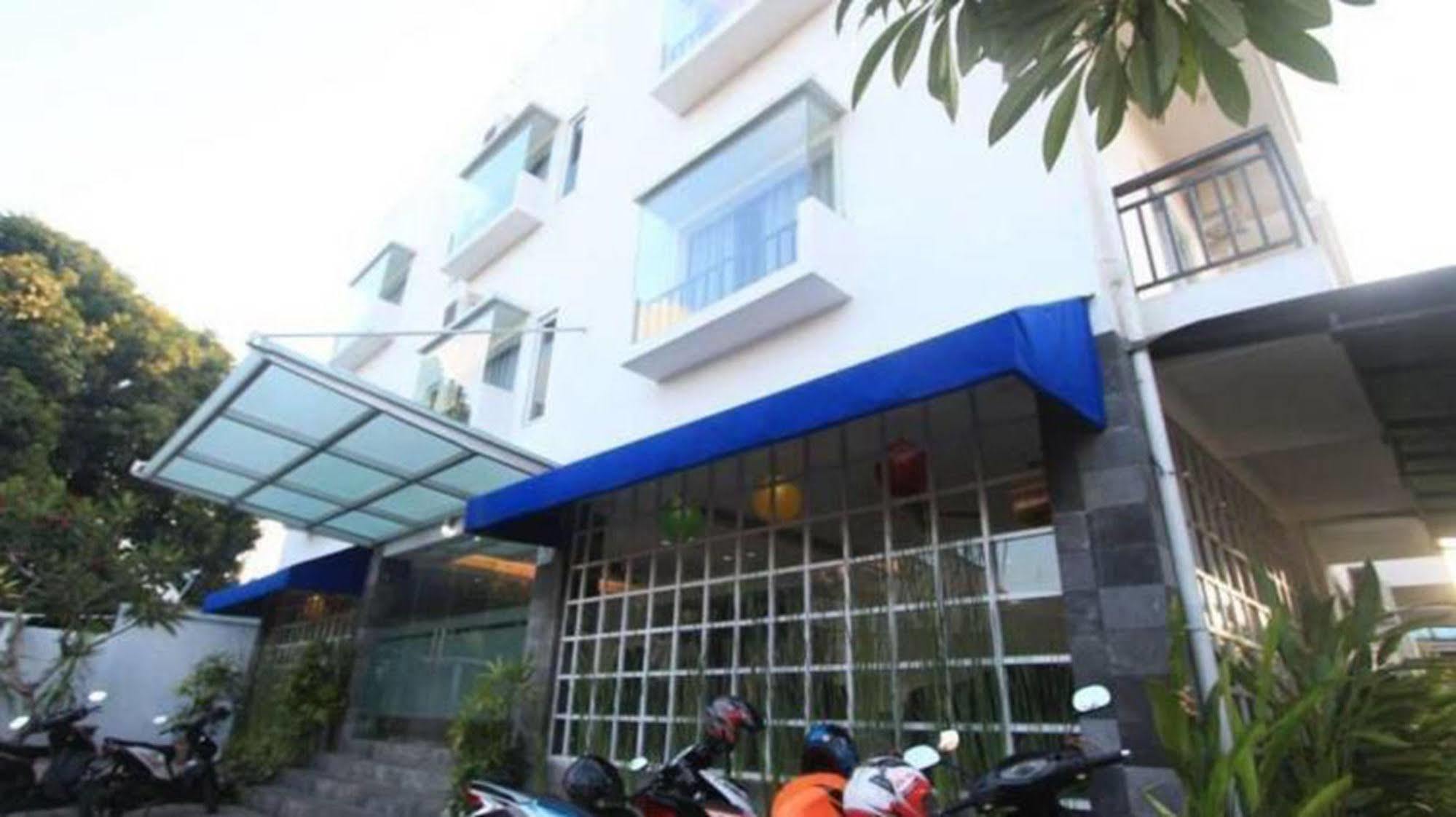 Airport Kuta Hotel And Residences Tuban Exterior foto